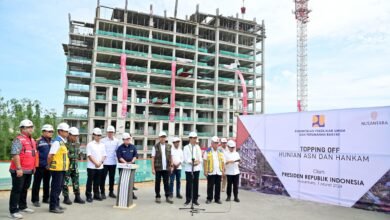 Presiden Jokowi Lakukan Topping Off Hunian ASN dan Hankam di IKN