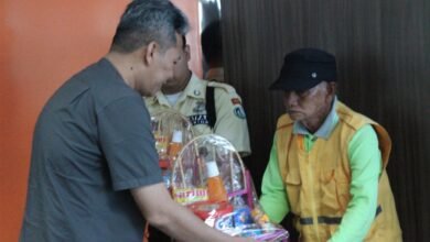 Ramadan, Pemprov Kalsel Bagikan Ratusan Paket Bingkisan di Rumah Sakit