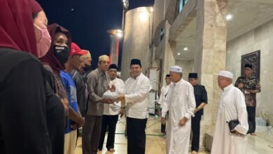 Berdayakan Masyarakat, Gubernur Kalsel Salurkan Zakat di Masjid Raya Sabilal Muhtadin
