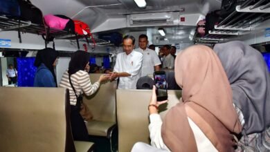 Presiden Jokowi Tinjau Arus Mudik Lebaran di Stasiun Pasar Senen