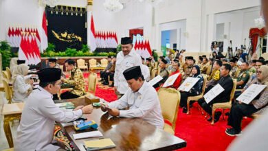 Presiden Prabowo Serahkan Zakat kepada BAZNAS di Istana Negara