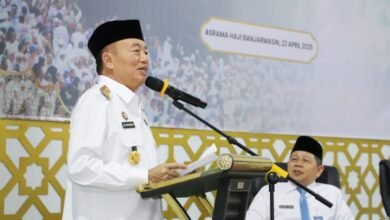 Lantik PPIH Kalsel, Gubernur Kalsel Muhidin Minta Petugas Haji Layani Jamaah Sepenuh Hati
