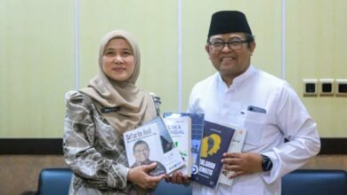 Perpustakaan Palnam Dispersip Kalsel Terima Hibah Buku dari Sutarto Hadi