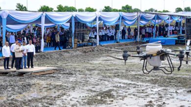Presiden Prabowo Tebar Benih Padi Dengan Teknologi Drone Pertanian