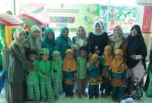 Berperan Aktif Menurunkan Stunting, Dispersip Kalsel Berikan Makanan Tambahan Bergizi Kepada Pustakawan Cilik